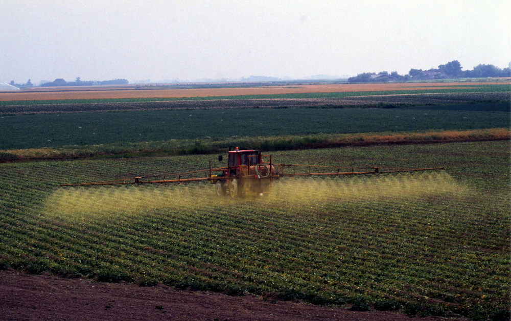 Pesticide spraying on fields. Waddenzee (Wadden Sea), Netherlands ©Rob Webster/WWF