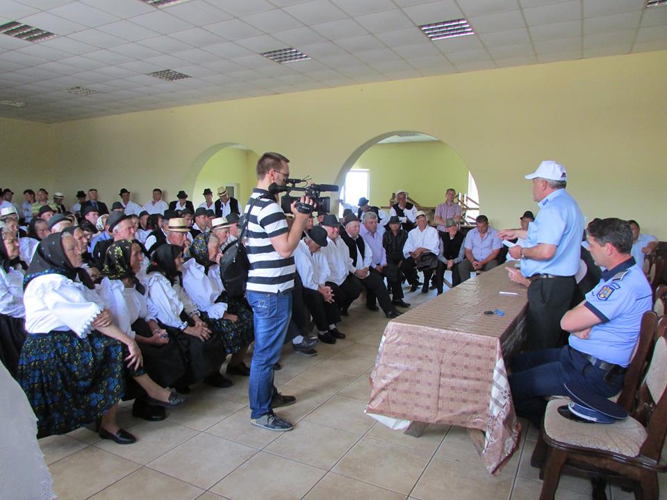 Adunare publică Sat Șugatag (Maramureș, 2014)_consultare MHC-uri. (c) Mara Cazacu/WWF-Romania